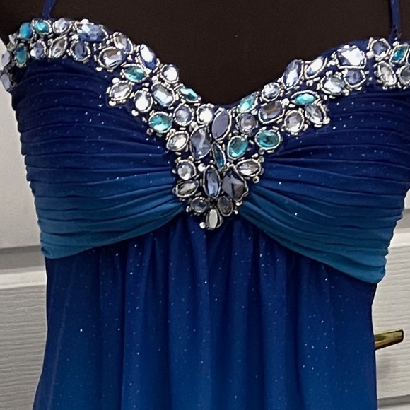 DEB    PROM Gorgeous blue, and sparkly dress.  SIZE:7/8 - Picture 2 of 6